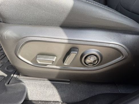 Used 2025 Jeep Grand Cherokee L Laredo RWD image 13