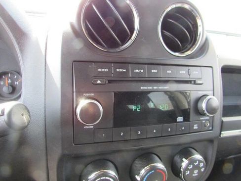 Used 2014 Jeep Patriot Sport image 15