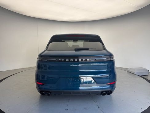 Certified 2025 Porsche Cayenne AWD/4WD image 4