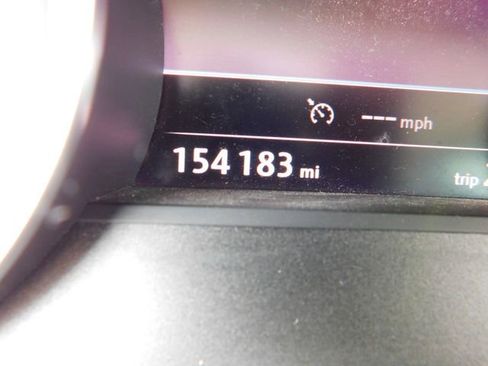 Used 2014 Volkswagen Touareg Sport image 25