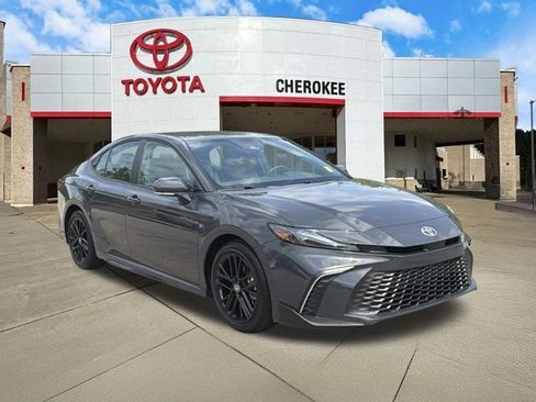 Used 2026 Toyota Camry SE FWD image 3