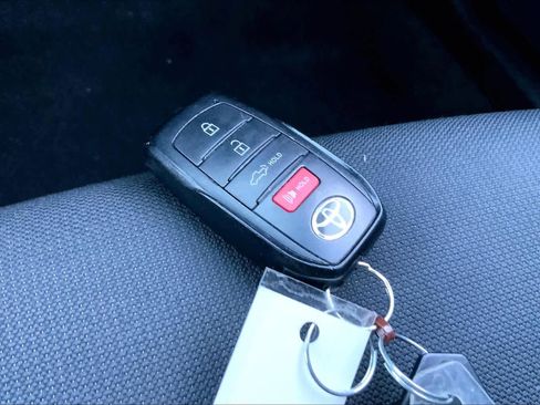 Used 2024 Toyota Corolla SE image 14