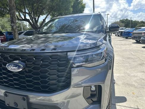 Used 2025 Ford Explorer ST-Line AWD/4WD image 32