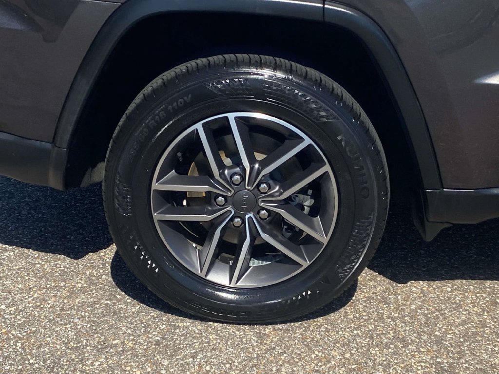Certified 2020 Jeep Grand Cherokee Limited w/ Luxury Group II RWD image 13