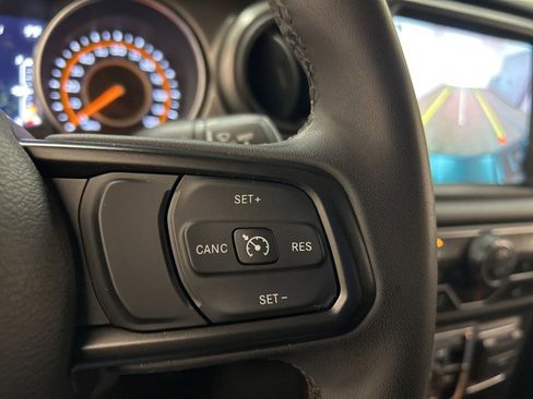 Used 2023 Jeep Gladiator Willys image 20