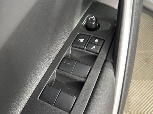 Certified 2022 Toyota Corolla Cross XLE image 24