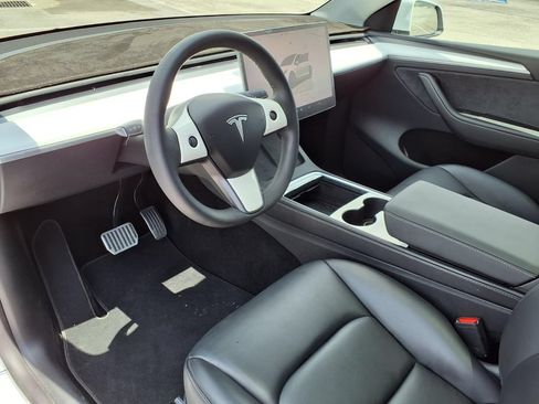 Used 2024 Tesla Model Y Long Range AWD/4WD image 22