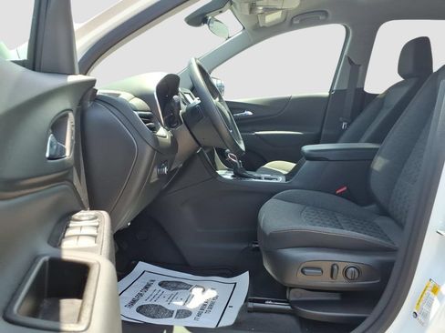 Used 2024 Chevrolet Equinox LT FWD image 18