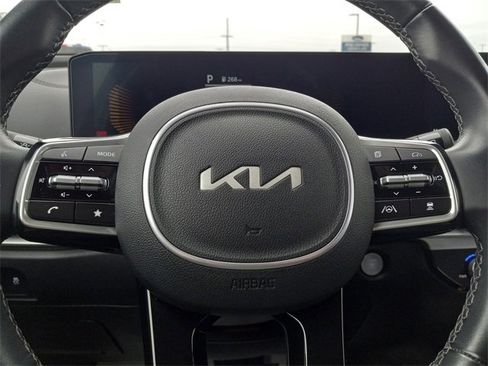 Used 2024 Kia Sorento S image 19