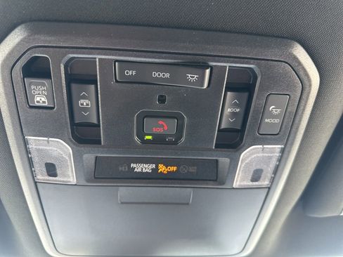 Used 2025 Toyota Tundra Platinum AWD/4WD image 18