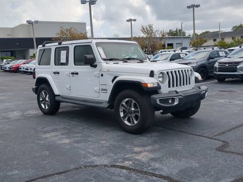 Used 2019 Jeep Wrangler Unlimited Sahara AWD/4WD image 3