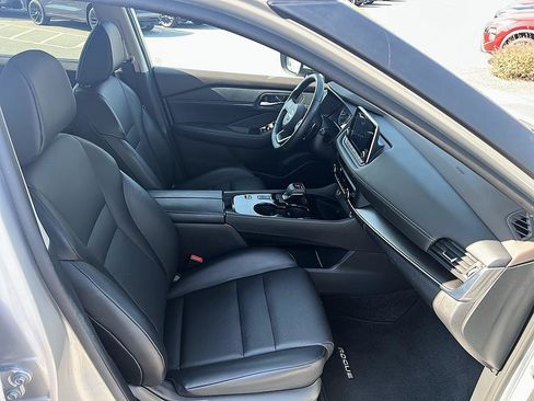 Certified 2023 Nissan Rogue SV w/ SV Premium B Package FWD image 17