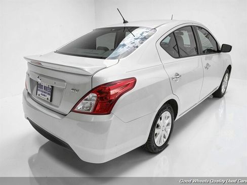 Used 2018 Nissan Versa SV FWD image 5