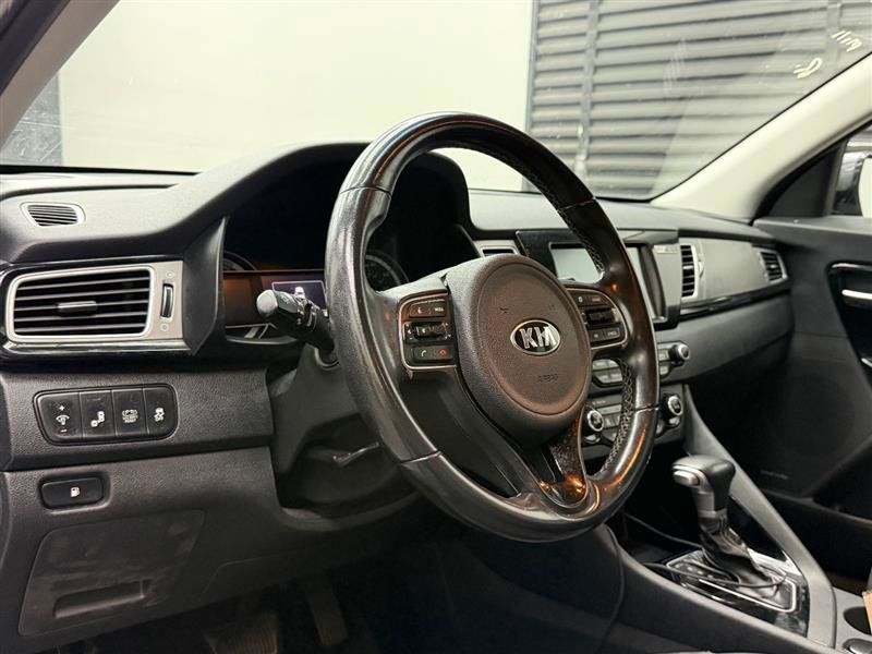Used 2018 Kia Niro EX w/ EX Touring Graphite Edition FWD image 11