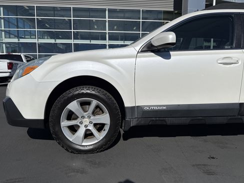 Used 2013 Subaru Outback 2.5i Premium AWD/4WD image 9