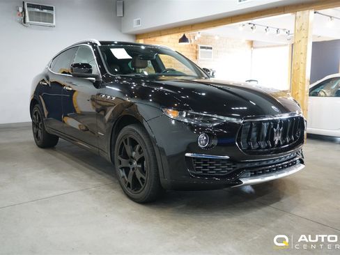 Used 2021 Maserati Levante GranLusso AWD/4WD image 3