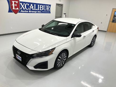 Used 2025 Nissan Altima 2.5 SV FWD image 43