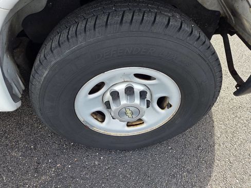 Used 2013 Chevrolet Express 2500 image 10