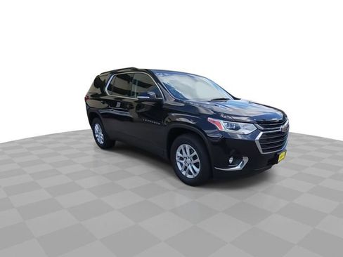 Used 2021 Chevrolet Traverse LT image 2