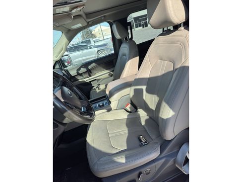 Used 2021 Ford Expedition Limited image 2