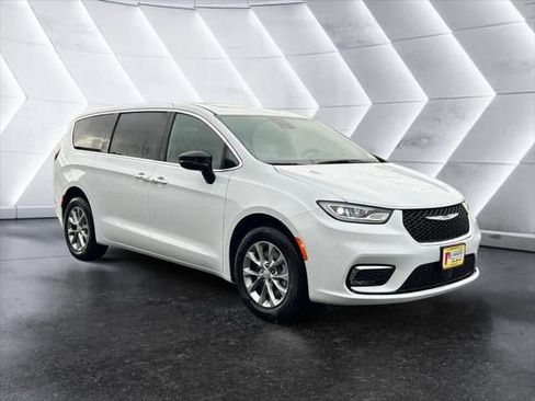 New 2026 Chrysler Pacifica Select image 24