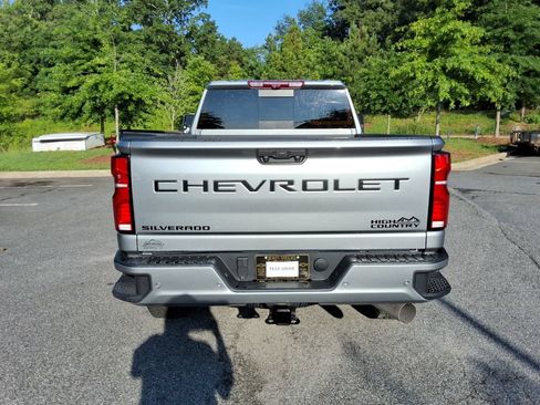 Used 2026 Chevrolet Silverado 2500 High Country w/ High Country Premium Package AWD/4WD image 6