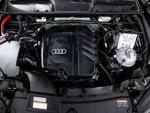 Certified 2025 Audi Q5 2.0T Premium image 20
