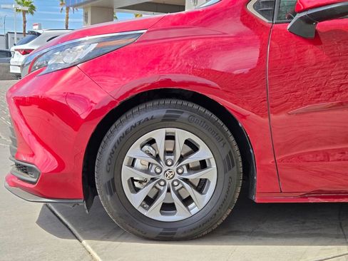 Used 2022 Toyota Sienna LE FWD image 5