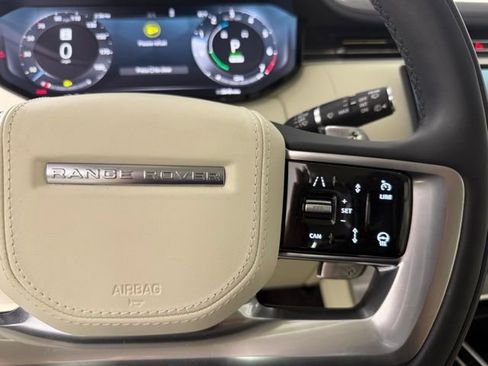 Used 2025 Land Rover Range Rover SE image 19