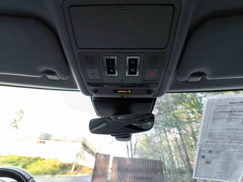 Used 2019 Jaguar XE Premium image 71