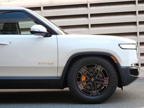 Used 2023 Rivian R1T Adventure image 8