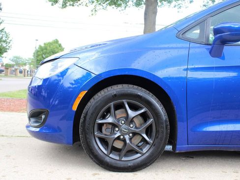 Used 2018 Chrysler Pacifica Touring-L Plus w/ S Appearance Package FWD image 47