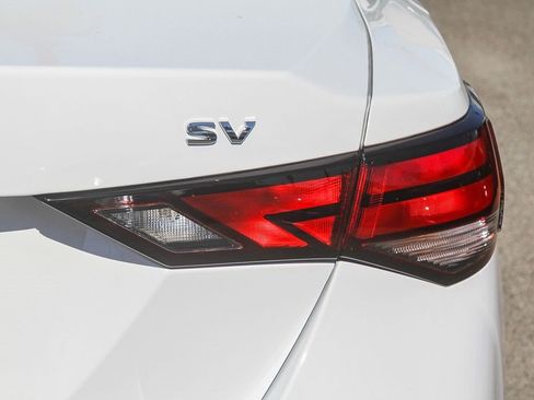 Used 2024 Nissan Sentra SV FWD image 9