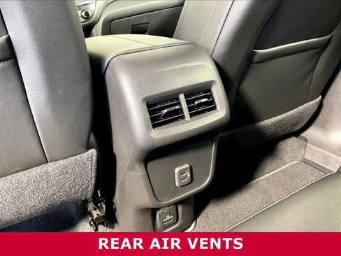 Used 2023 Chevrolet Equinox Premier FWD image 10