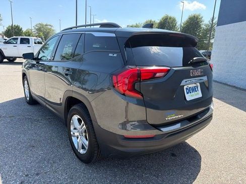 Used 2018 GMC Terrain SLE w/ Driver Convenience Package FWD image 3