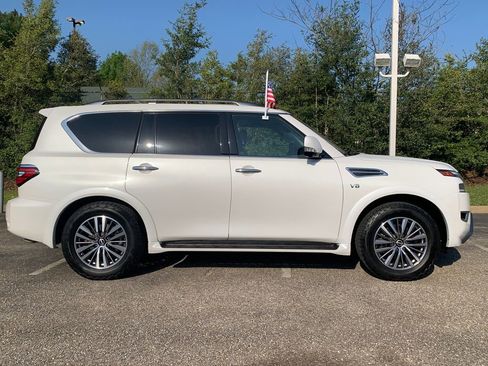 Used 2022 Nissan Armada SL w/ Captain's Chairs Package image 2