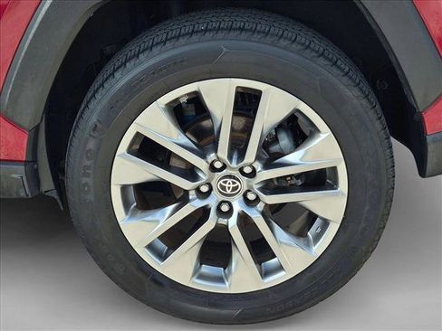 Used 2019 Toyota RAV4 XLE Premium FWD image 22