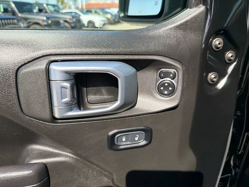 Used 2024 Jeep Gladiator Sport AWD/4WD image 17