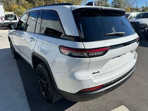 Certified 2025 Jeep Grand Cherokee Altitude image 6