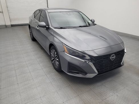 Used 2023 Nissan Altima 2.5 SV FWD image 13