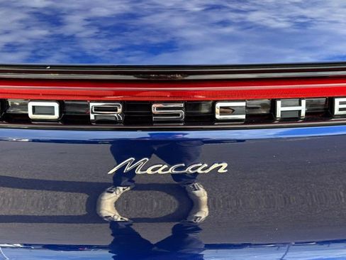 Certified 2026 Porsche Macan AWD/4WD image 12