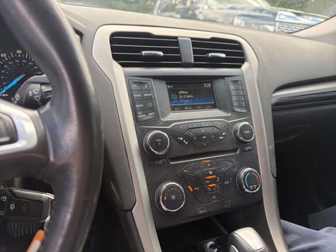 Used 2015 Ford Fusion SE w/ Equipment Group 202A FWD image 5