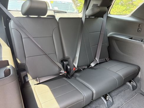 Used 2023 Chevrolet Traverse Premier AWD/4WD image 33