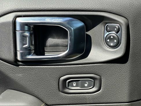 New 2025 Jeep Gladiator Sport image 15