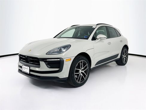 Certified 2025 Porsche Macan image 1
