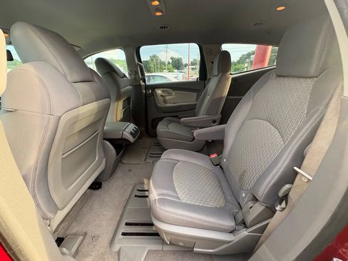 Used 2012 Chevrolet Traverse LT FWD image 12