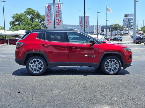 Used 2025 Jeep Compass Limited AWD/4WD image 5