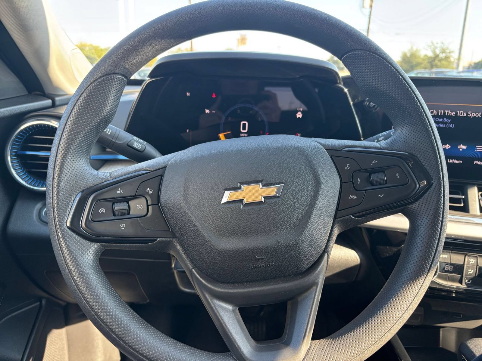 Used 2025 Chevrolet Trax LT FWD image 26