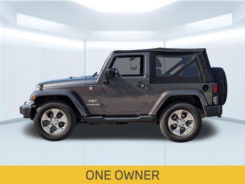 Used 2017 Jeep Wrangler Sahara w/ Connectivity Group AWD/4WD image 2