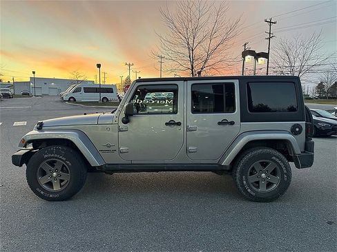 Used 2013 Jeep Wrangler Unlimited Freedom Edition image 7